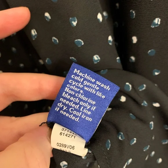 Apt 9 V Neck Buttoned Dotted Blouse, Medium - Picture 7 of 7